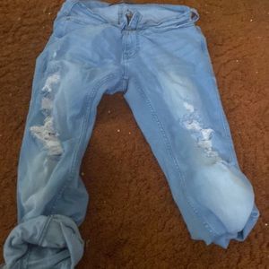 Hi am Stephanie am looking into selling some of my clothes there new worn once